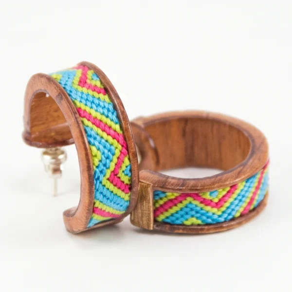 aretes madera con macrame santiago rugeles