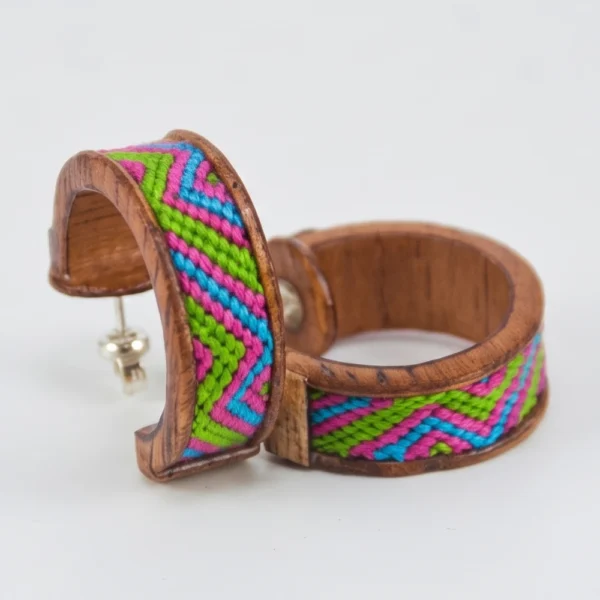 12_aretes_madera_macrame_santiago_rugeles aretes madera con macrame santiago rugeles