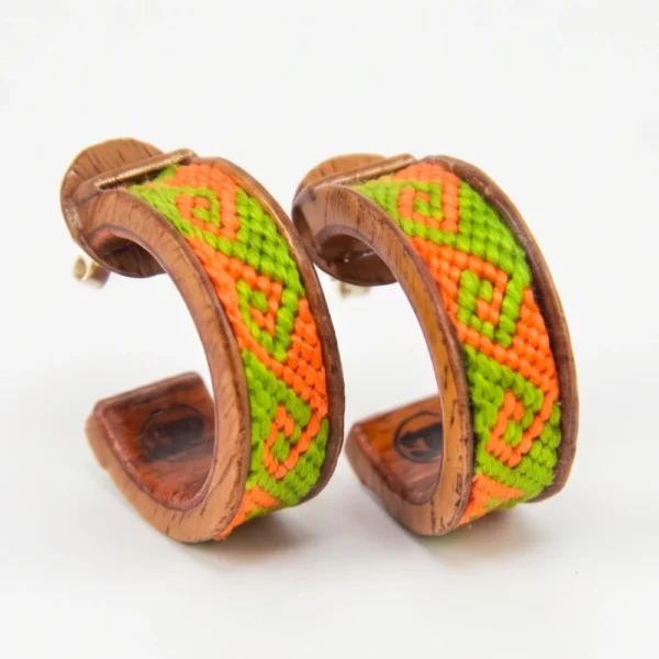 aretes madera con macrame santiago rugeles