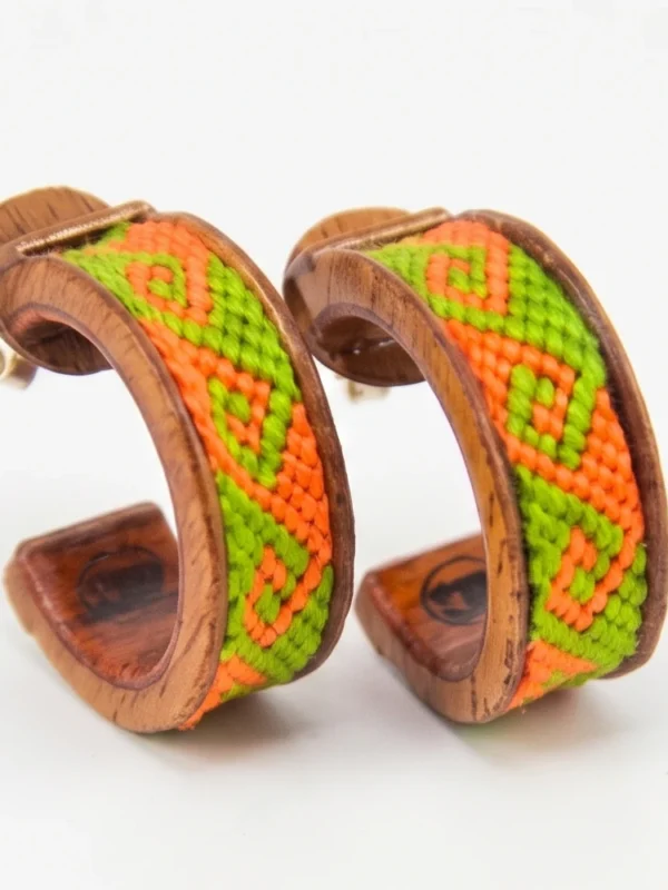 aretes madera con macrame santiago rugeles