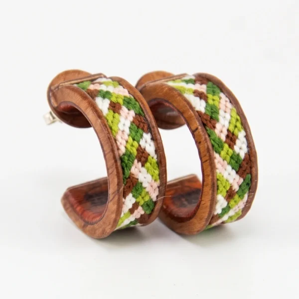aretes madera con macrame santiago rugeles