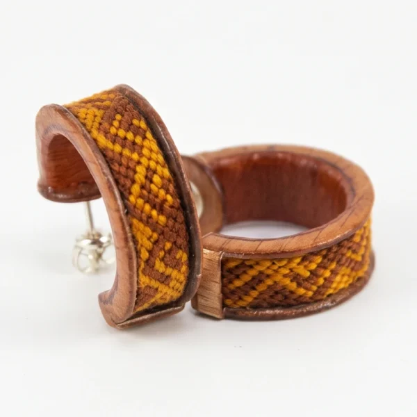aretes madera con macrame santiago rugeles