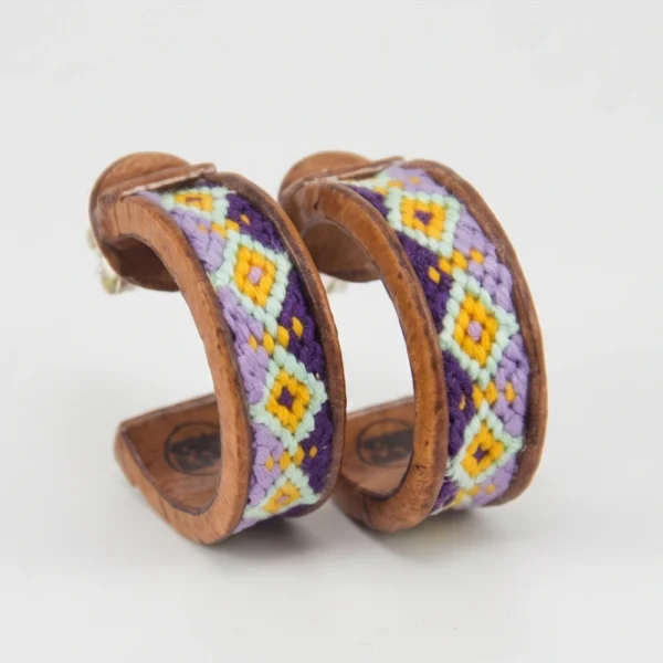 21_aretes_madera_macrame_santiago_rugeles aretes madera con macrame santiago rugeles