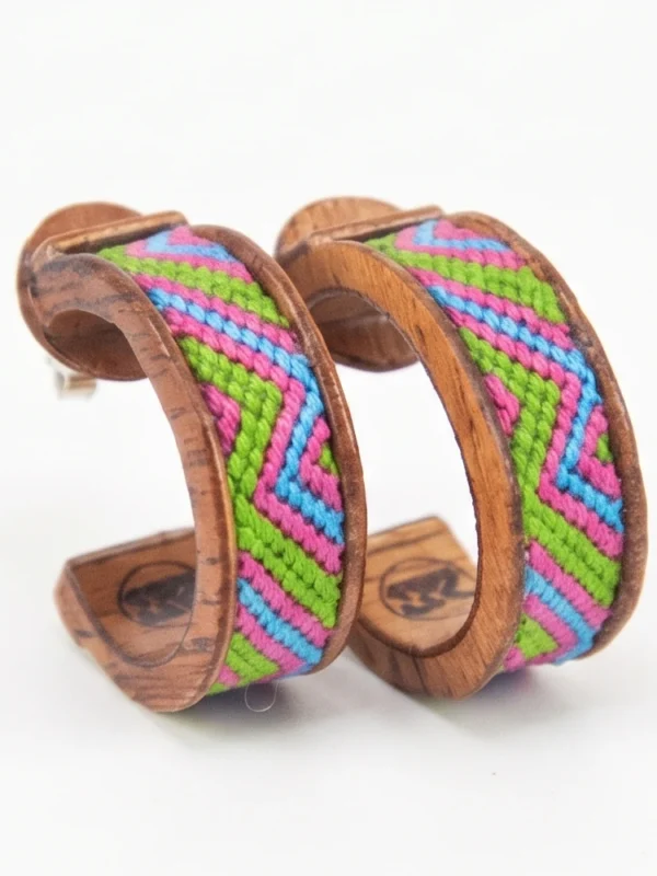 aretes madera con macrame santiago rugeles