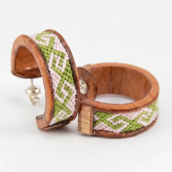 2_aretes_madera_macrame_santiago_rugeles aretes madera con macrame santiago rugeles