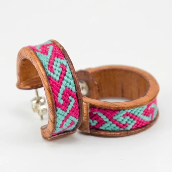 34_aretes_madera_macrame_santiago_rugeles aretes madera con macrame santiago rugeles