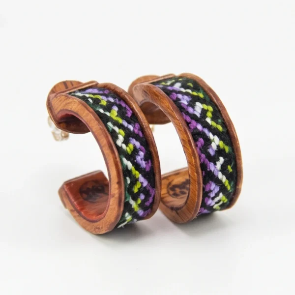 36_aretes_madera_macrame_santiago_rugeles aretes madera con macrame santiago rugeles