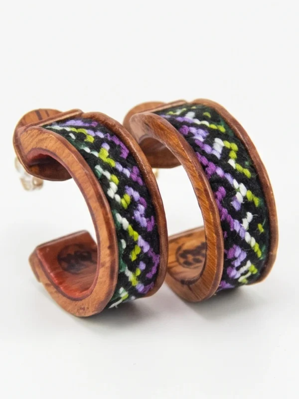 aretes madera con macrame santiago rugeles