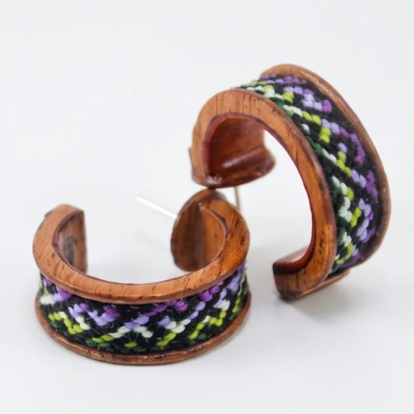 37_aretes_madera_macrame_santiago_rugeles aretes madera con macrame santiago rugeles
