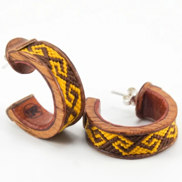 aretes madera con macrame santiago rugeles