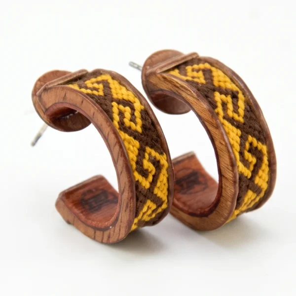 aretes madera con macrame santiago rugeles