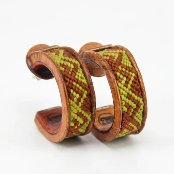 45_aretes_madera_macrame_santiago_rugeles aretes madera con macrame santiago rugeles