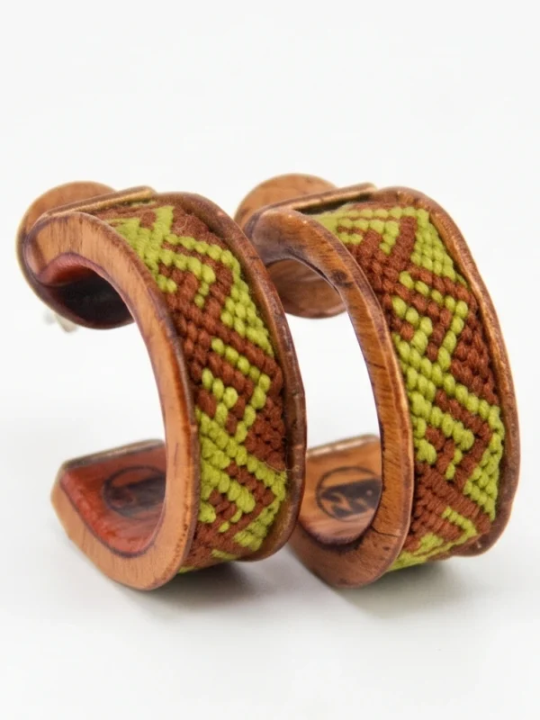 aretes madera con macrame santiago rugeles