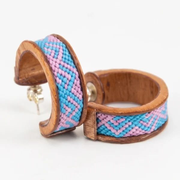 aretes madera con macrame santiago rugeles