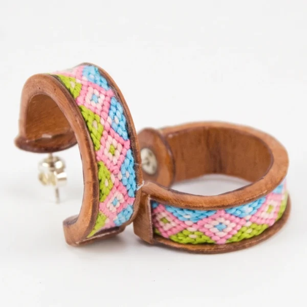 4_aretes_madera_macrame_santiago_rugeles aretes madera con macrame santiago rugeles