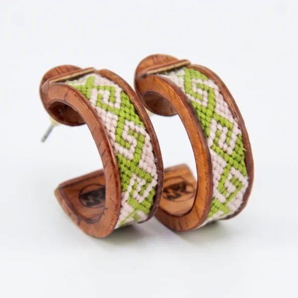 8_aretes_madera_macrame_santiago_rugeles aretes madera con macrame santiago rugeles
