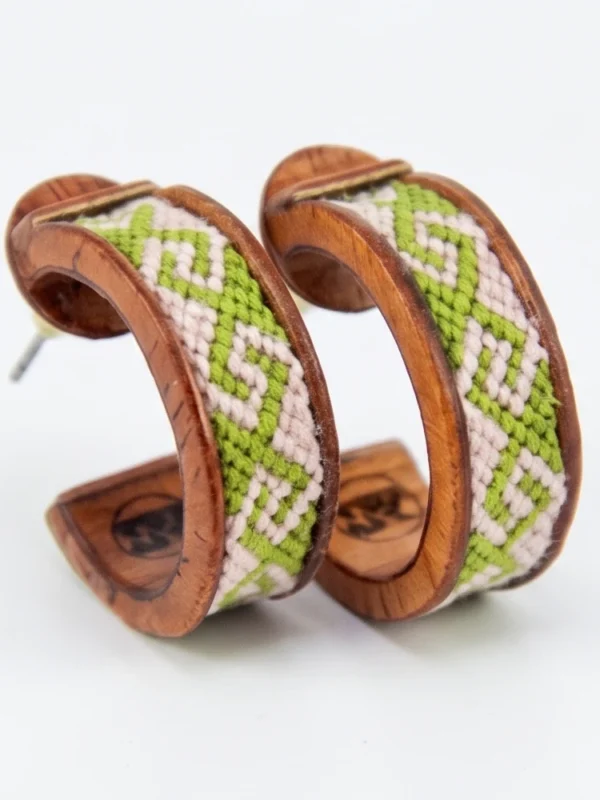 8_aretes_madera_macrame_santiago_rugeles aretes madera con macrame santiago rugeles