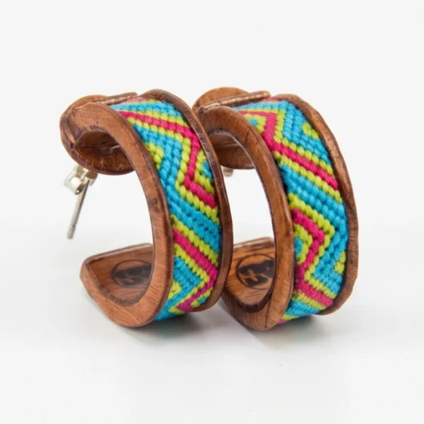 aretes madera con macrame santiago rugeles