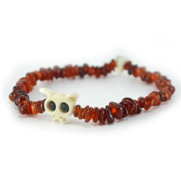 Pulsera de granate natural en chips rojo vino y hueso tallado Santiago Rugeles