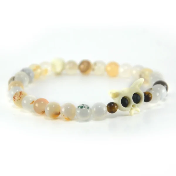 Pulsera de cristal de calcedonia natural y hueso tallado a mano Santiago Rugeles