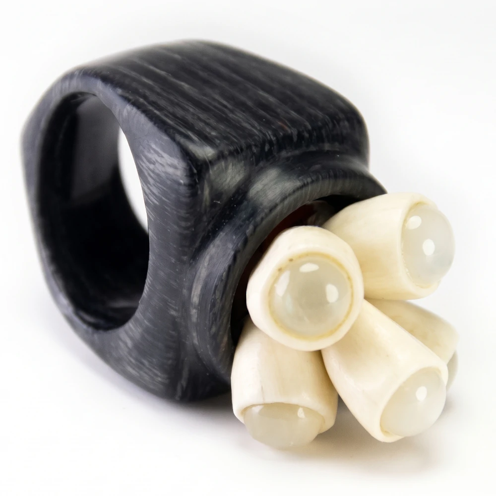 anillo_madera_hueso_piedra_luna_santiago_rugeles_2