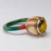 Anillo de autor Colección Semilla con ojo de tigre, engaste en plata 925, caja de madera de nogal, cedro y roble con aro verde.